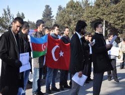 Öğrencilerden Hocalı tepkisi